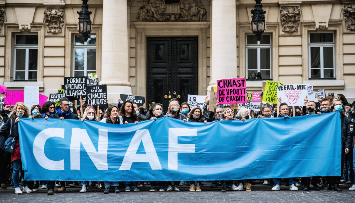 la cnaf manifeste son opposition aux réformes gouvernementales, soulignant leurs impacts potentiels sur les bénéficiaires et appelant à une révision des mesures proposées.